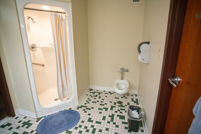 Humphreys Hall: bathroom