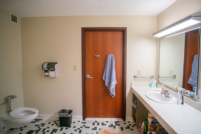 Humphreys Hall: bathroom